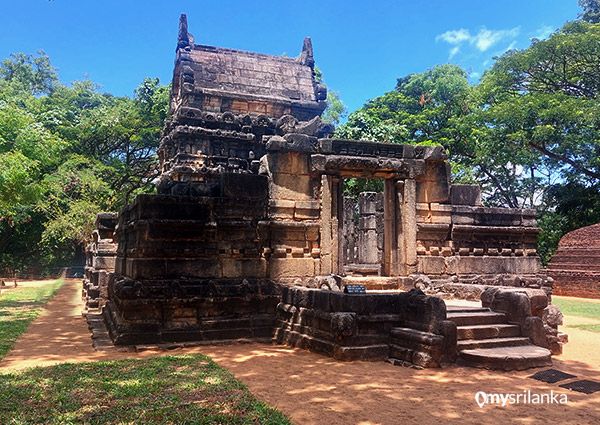 Nalanda Gedige (Central point of Sri Lanka)